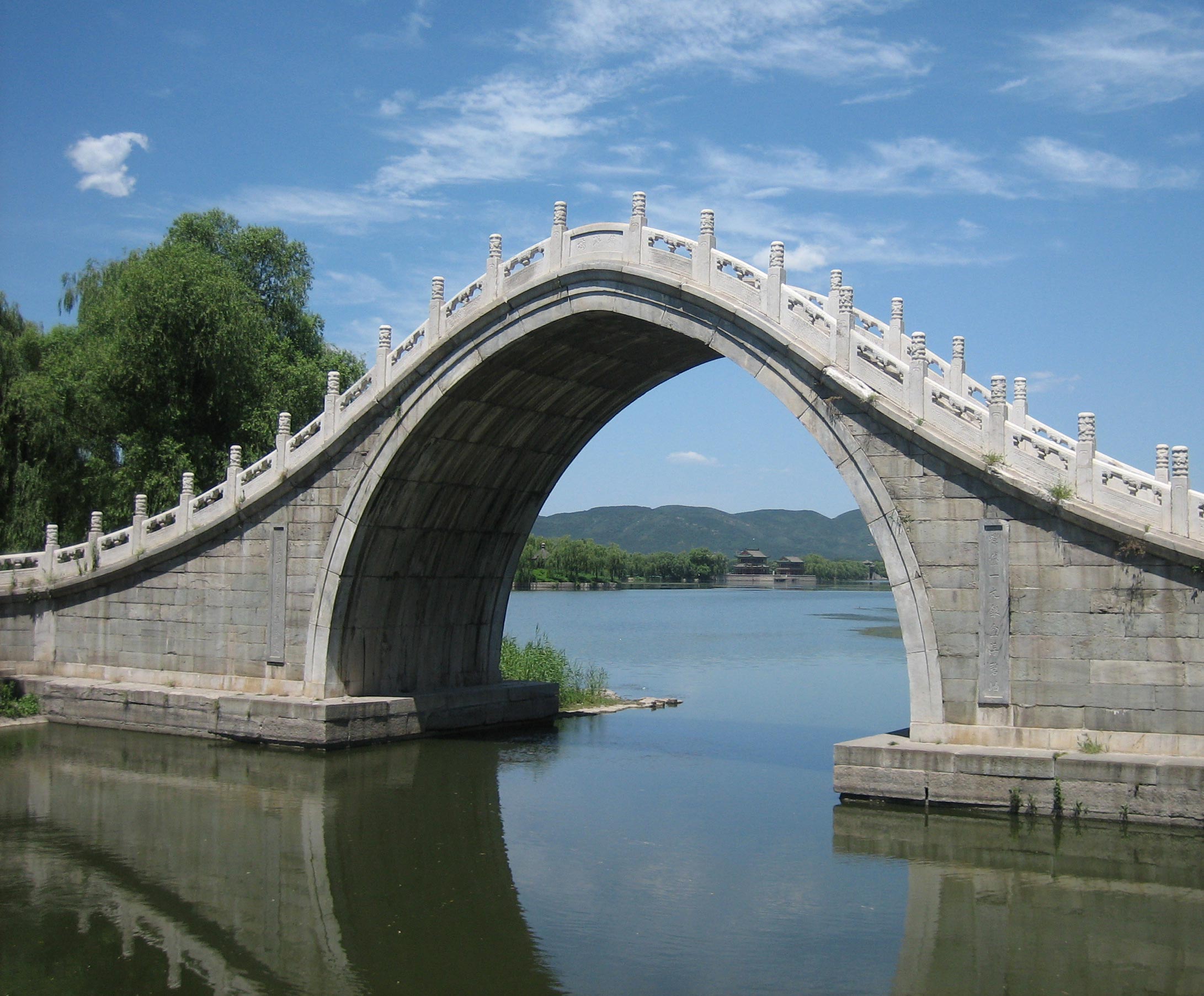 The Old Bridge (formerly New Bridge) in Pontypridd, south Wales, with the Victoria Bridge behind it, 6 October 2013, Source: Wikipedia, Author:Varitek